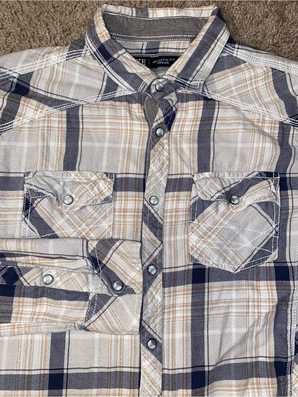 BKE Pearl Snap Western Wear Size Medium Button Up Down Work Dress Ranch Shirt